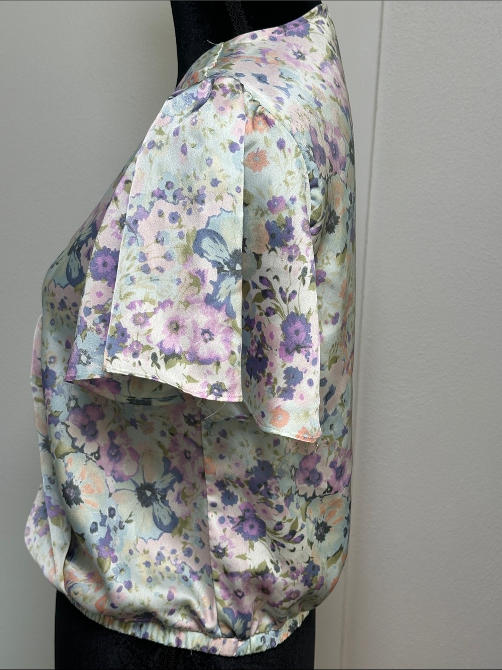 ASTR The Label * Pastel Floral Wrap Blouse in Pastels Sz M - Picture 4 of 11